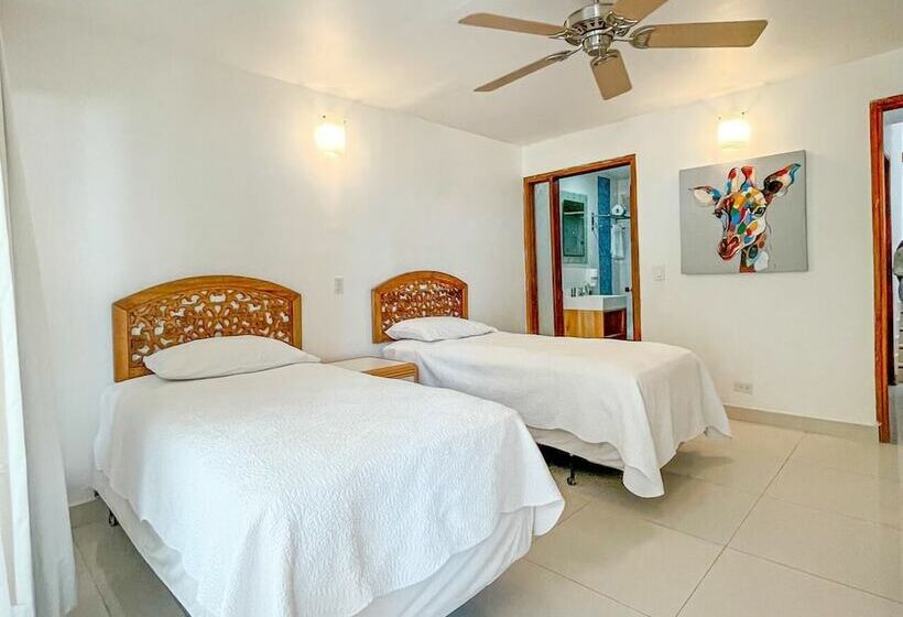 Номер Стандарт 2 Двуспальные Кровати, Cocoplum Beach