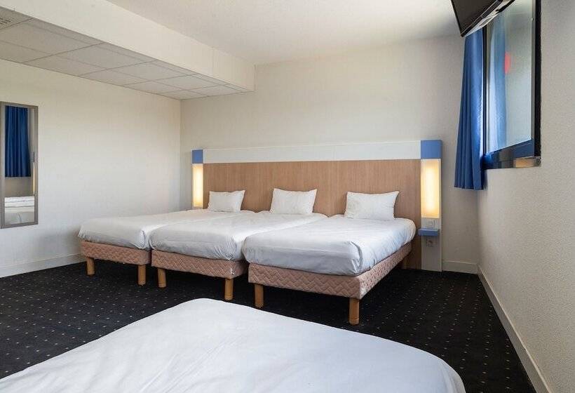 Номер Стандарт Трехместный, The Originals Access, Hôtel Millau Sud