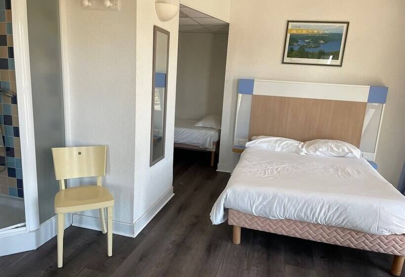 Номер Стандарт Трехместный, The Originals Access, Hôtel Millau Sud