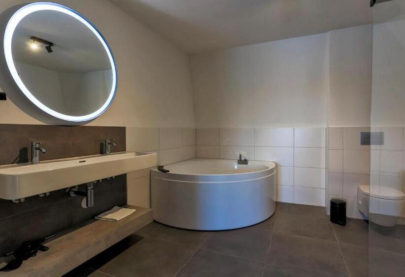 1 Bedroom Penthouse Apartment, Parc Maasresidence Thorn Apartments