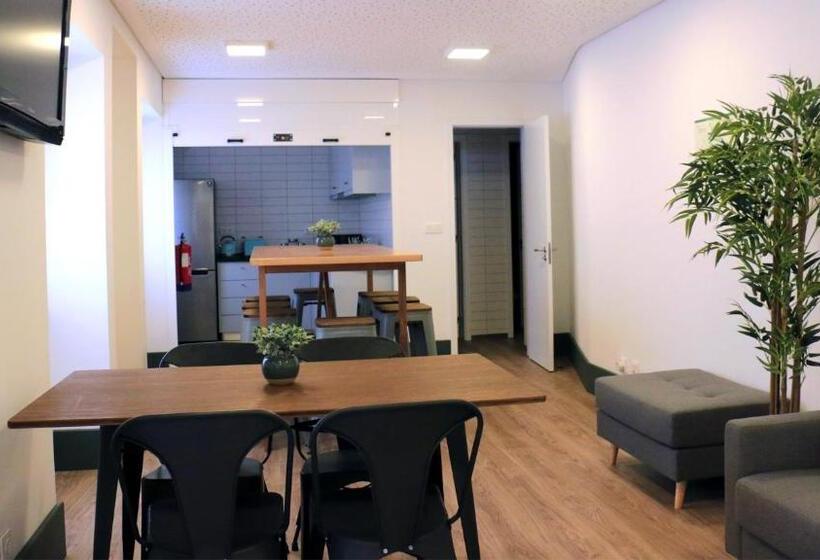 Номер Стандарт Индивидуальный с Балконом, Aliança Café & Hostel