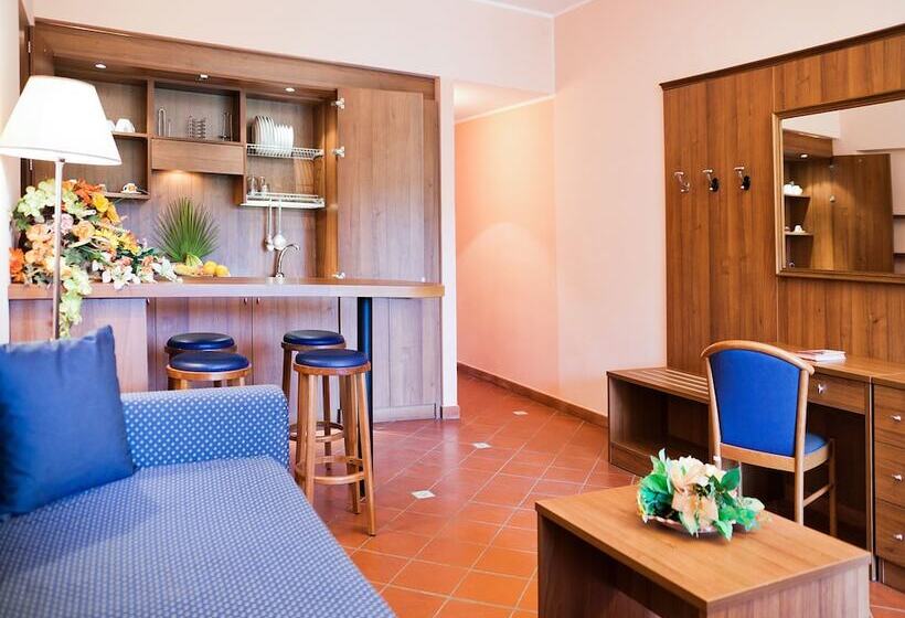 스탠다드 스튜디오, Tindari Resort & Marina Beach