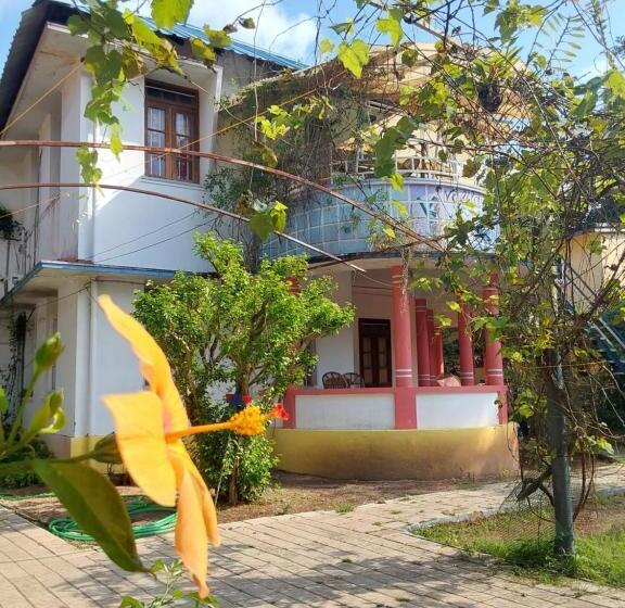 Quarto Familiar, Johnson S Homestay   Ecohouseboat