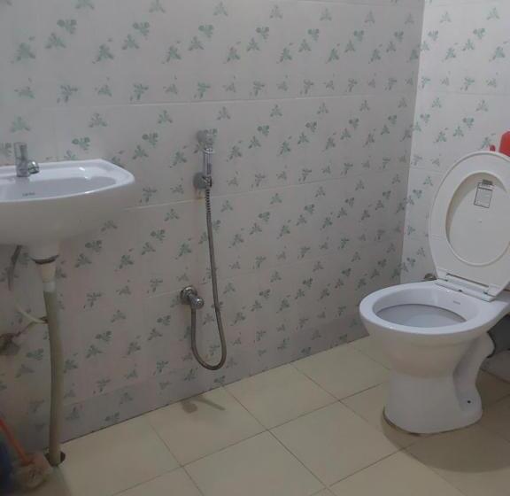 Quarto Familiar, Johnson S Homestay   Ecohouseboat