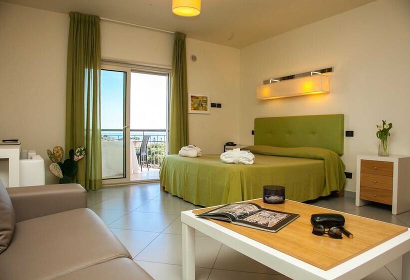 اتاق اجرایی با چشم‌انداز دریا, 4 Spa Resort