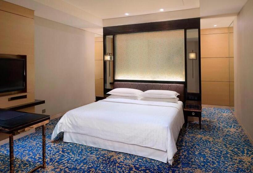 Стандартный Номер Кровать Кинг, Sheraton Changchun Jingyuetan