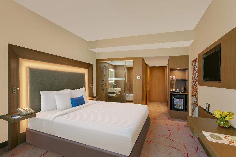 带大床的高级房间, Novotel Ahmedabad
