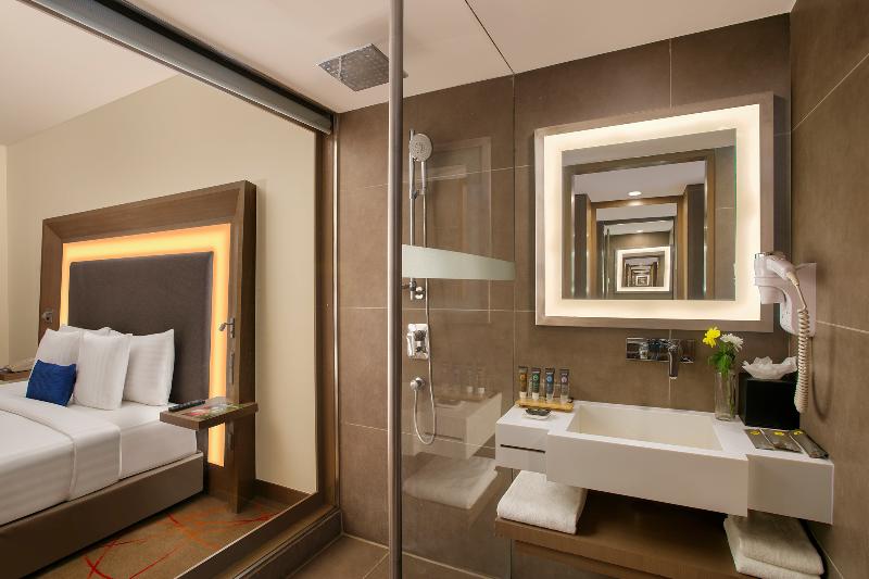 带大床的高级房间, Novotel Ahmedabad