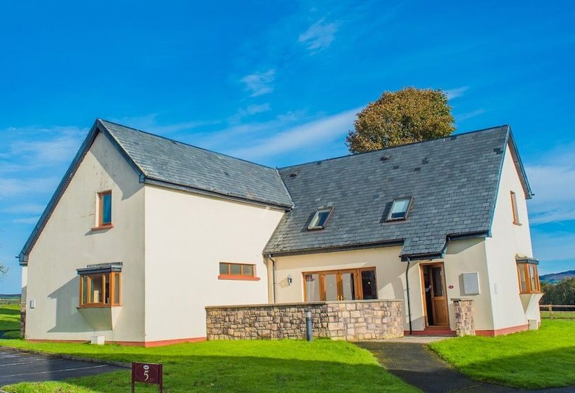 Дом 1 Спальня, East Clare Golf Village