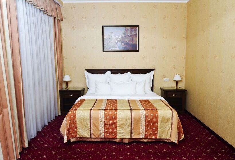 Полулюкс, Europe