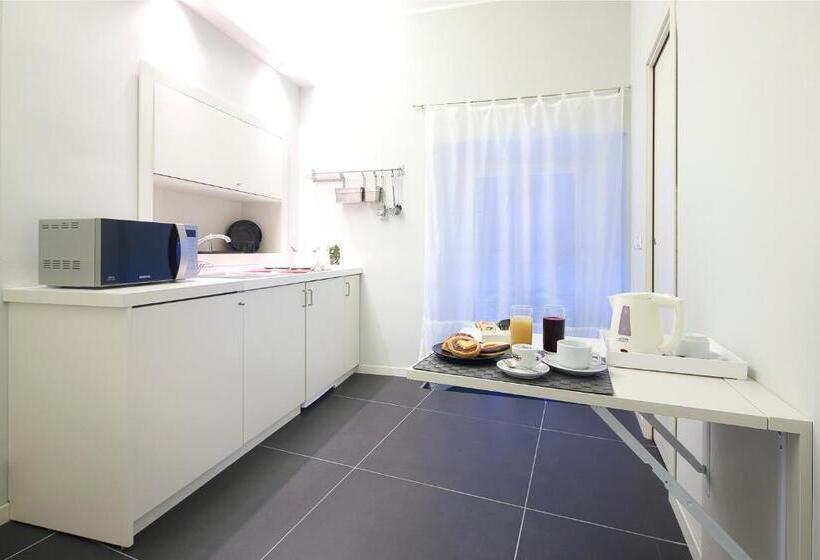 Suite Kingsize Bett, Nearhome Smart Suites Guest House
