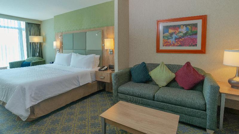 מיטת קינג בסוויטה, Holiday Inn Express & Suites Cuernavaca, An Ihg