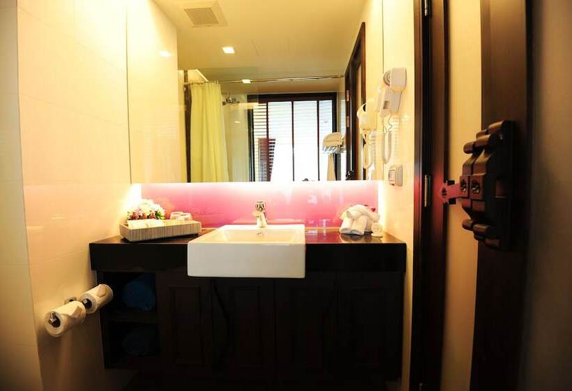 디럭스 룸, The Beach Heights Resort Sha Plus