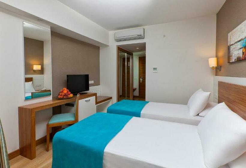 Семейный Номер Deluxe, Grand Park Lara