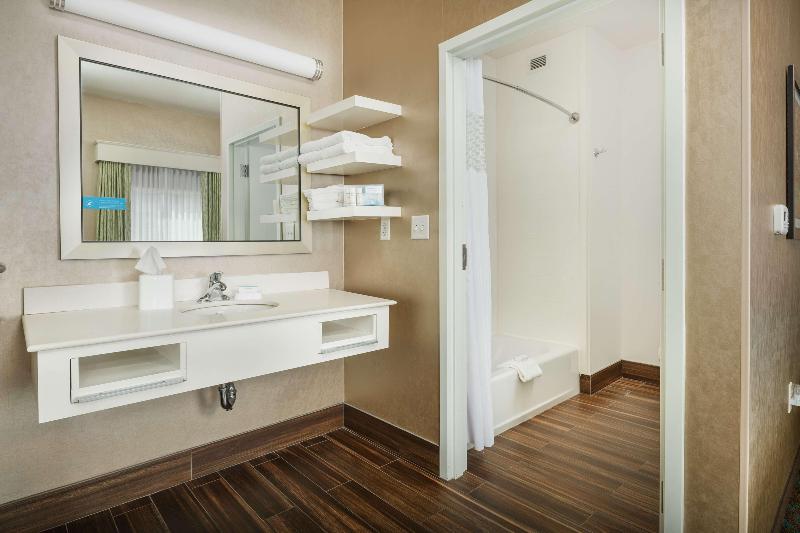 Люкс Адаптированный для Инвалидов, Hampton Inn & Suites Portland/hillsboroevergreen Park