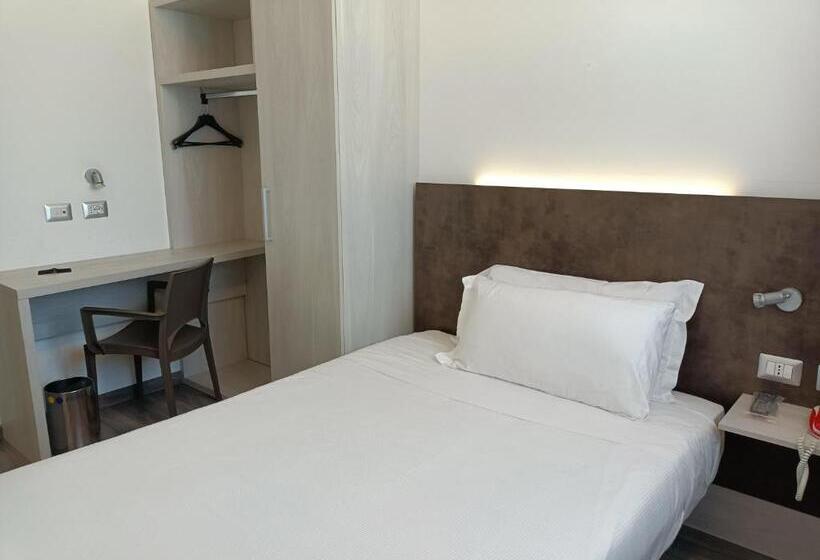 Номер Basic, Phi Hotel Milano