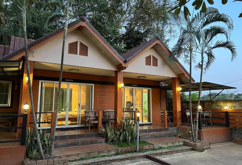 발코니가 있는 4인용 스탠다드 룸, Bansuan Sangtawan Resort