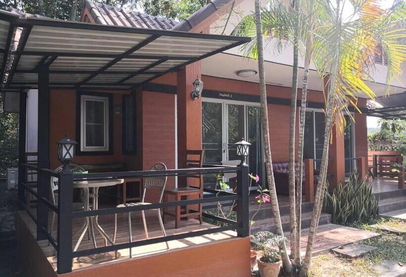 발코니가 있는 4인용 스탠다드 룸, Bansuan Sangtawan Resort