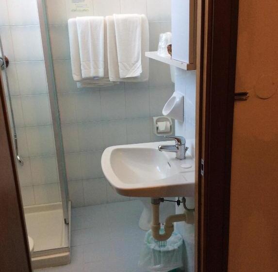 اتاق استاندارد یک نفره, Bergamo Mare Mhotelsgroup
