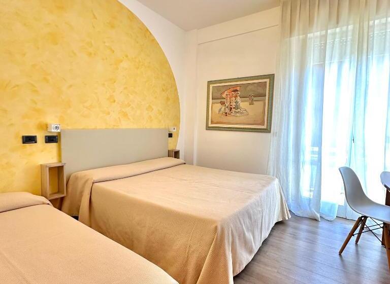Трехместный Номер Стандарт с Балконом, Residence & Suites