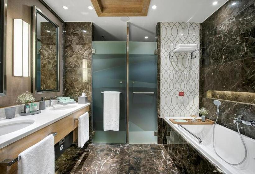 家庭间, Regnum Carya