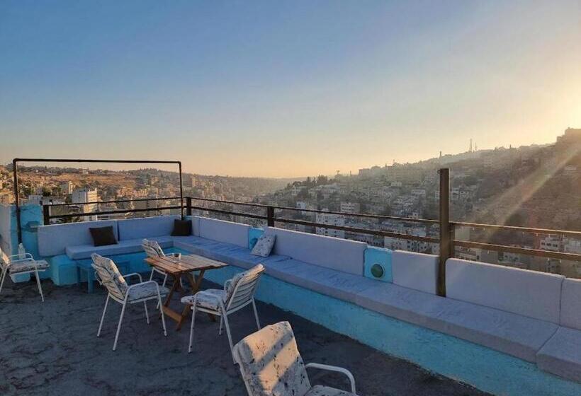 اتاق استاندارد, Rainbow House