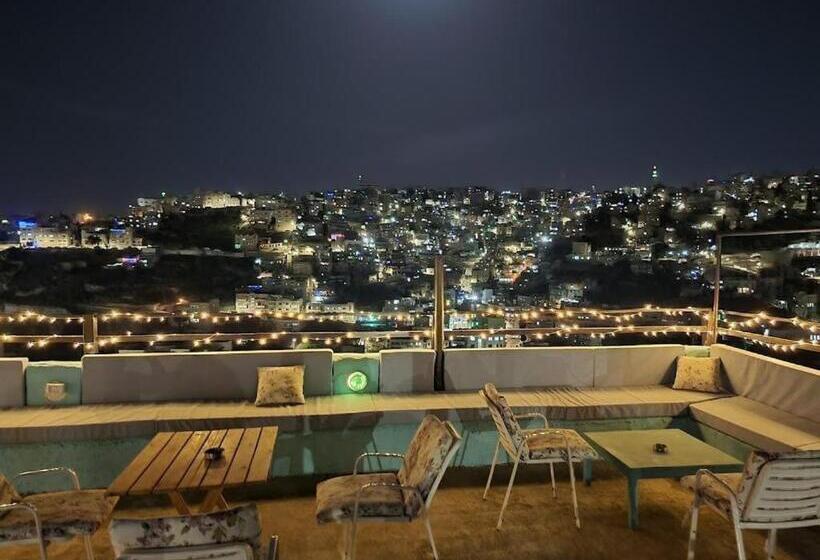 اتاق لوکس, Rainbow House