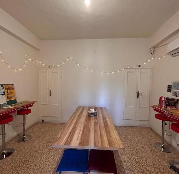 اتاق استاندارد با سرویس بهداشتی مشترک, Rainbow House