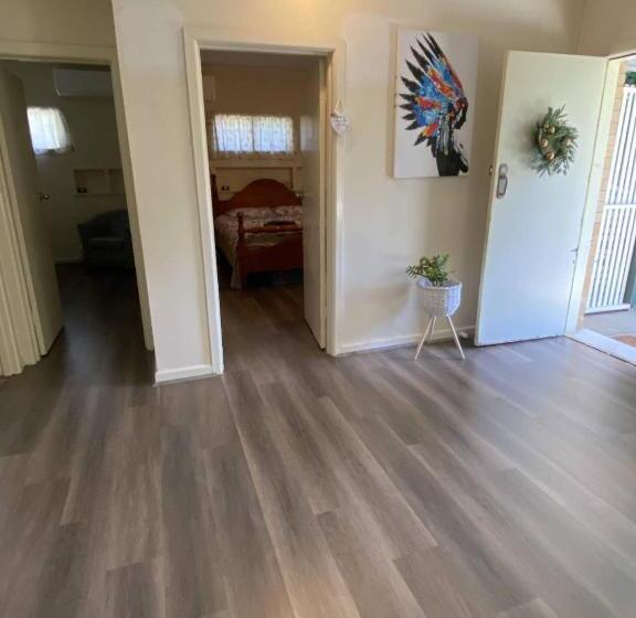 Вилла 2 Спальни, Mitcham Station Home Stay