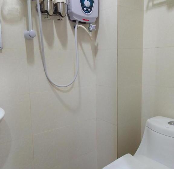 اتاق لوکس یک تخته, Oyo 90464 Borneo Suites