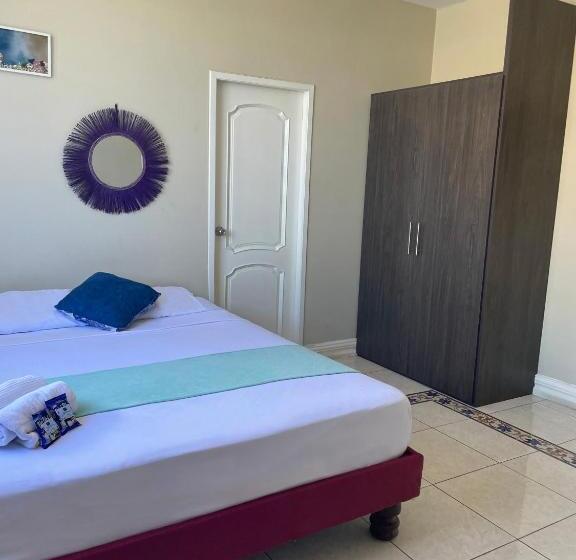Люкс, Reef Hostel Manta