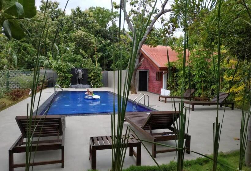 디럭스 트리플 룸, Sigiriya Cashew Palace Resort