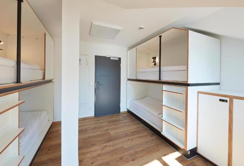 Кровать в Общей Комнате, The Bunk Hostel