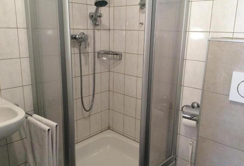 Номер Стандарт, Zur Eiche   Pension