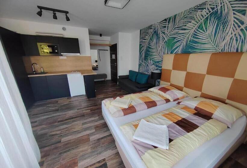 Номер Deluxe, City Panzió