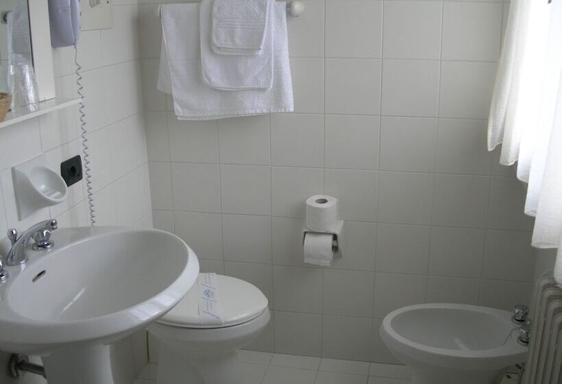 Номер Стандарт Трехместный, Albergo Centrale