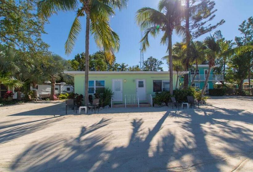 Люкс, Sunset Cove Beach Resort