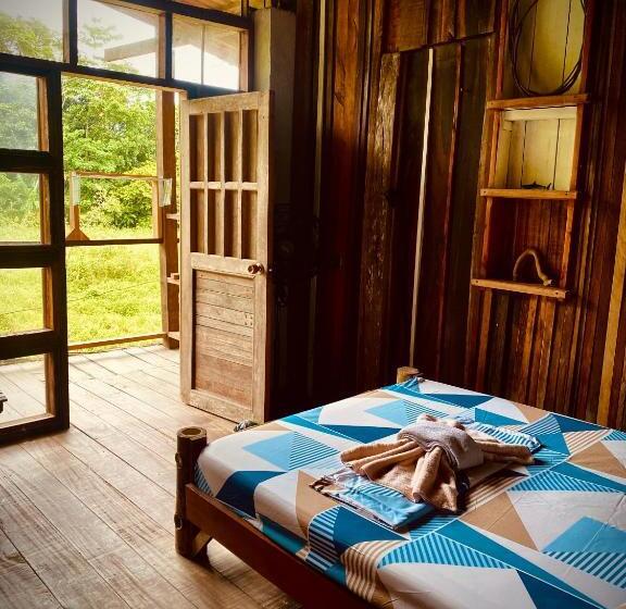 디럭스 트리플 룸, Utria Hostel
