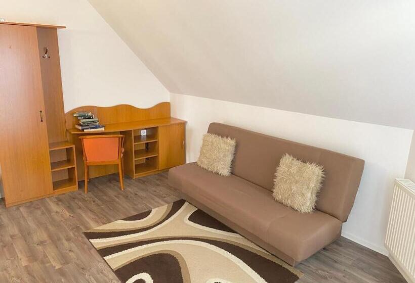 Семейный Номер, Megnyugtat Lak Apartmanház