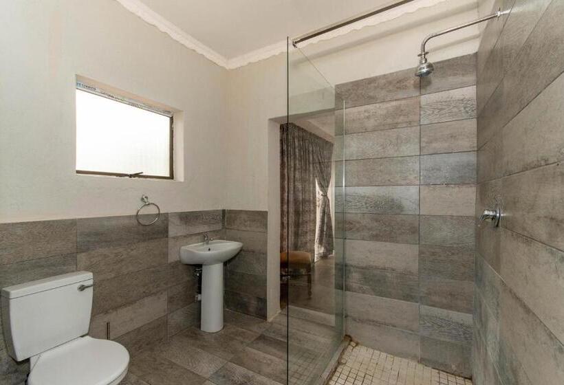 Family Suite, Woodpeckers Guest House