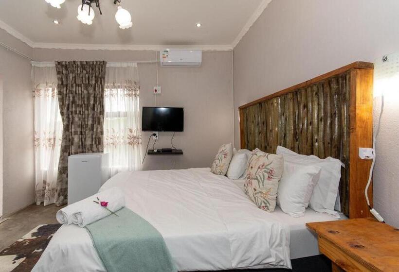 Семейный Номер Вид на Сад, Woodpeckers Guest House