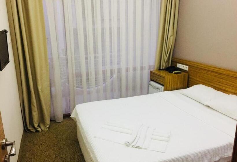 اتاق استاندارد, Lara Kapris