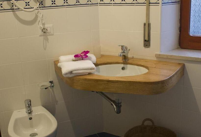 Трехместный Номер Стандарт с Балконом, B&b Il Muro Vecchio