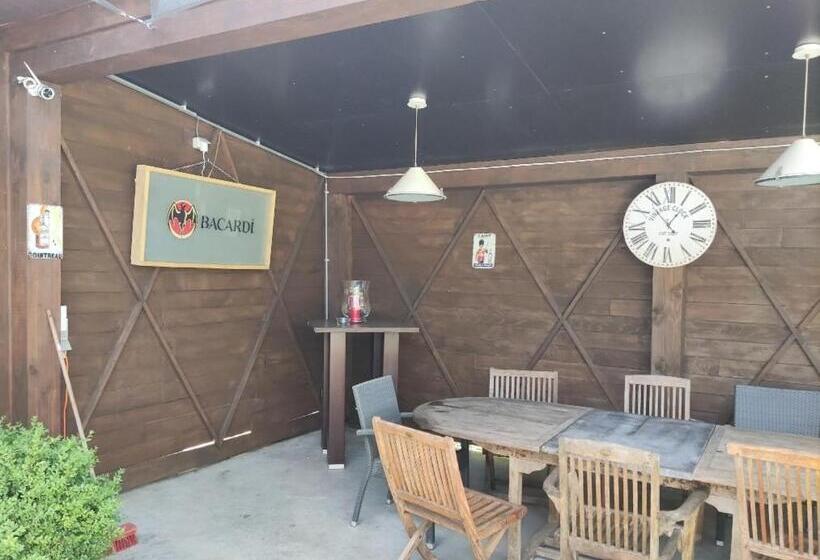 패밀리 룸, B&b La Raveline