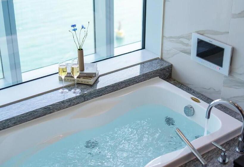 Family Suite, Lct Residence