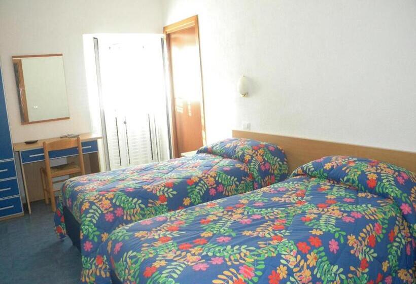 标准三人间, Albergo Locanda Sul Mare