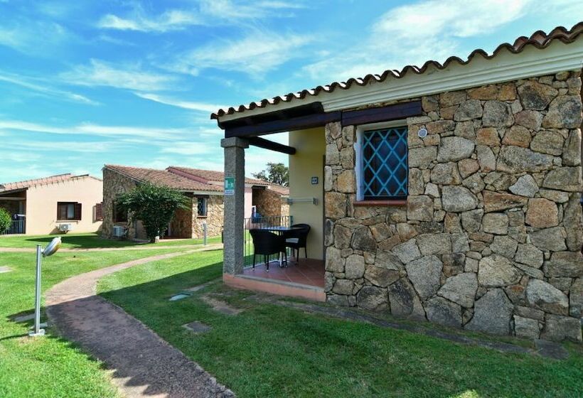 Семейный Номер, Li Suari Club Village