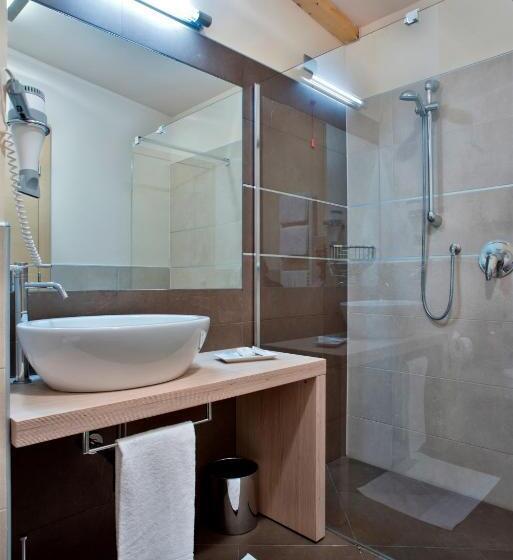 اتاق پنج‌تخته استاندارد, Le Blanc Hotel & Spa