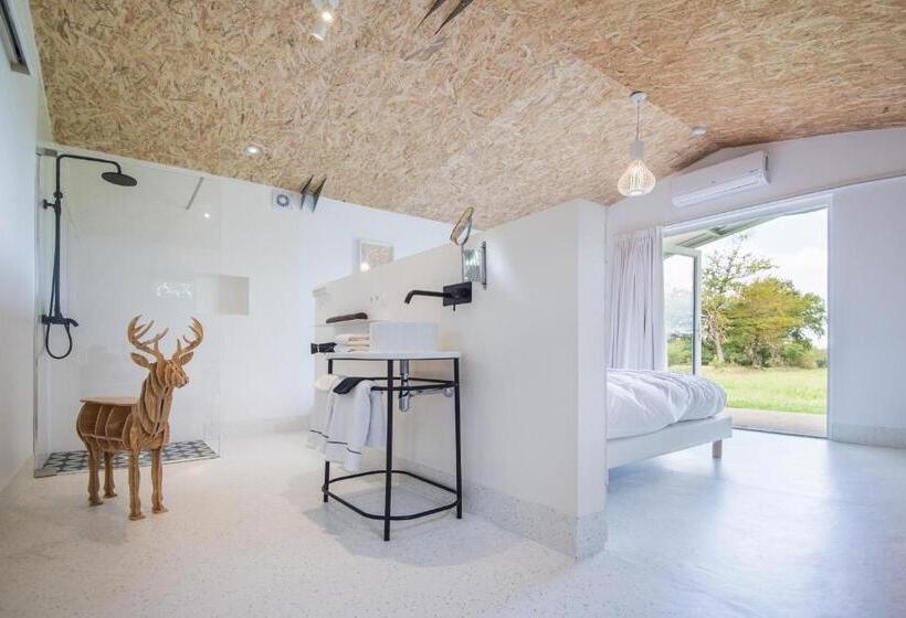 Номер Стандарт, Lodge La Petite Couronne