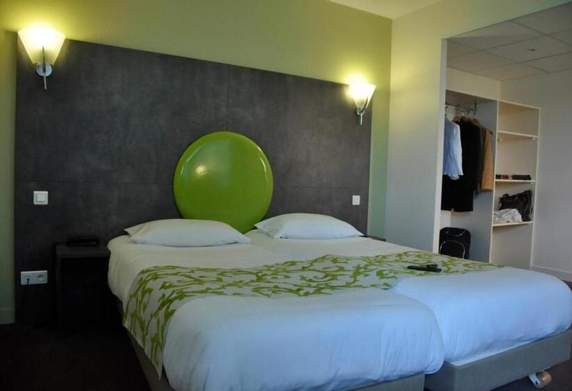 Четырехместный Номер Стандарт, The Originals City, Hôtel Alexia, La Souterraine